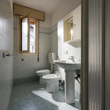 Luminous Flat In With Garden Бибионе