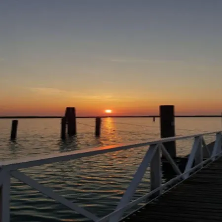 Luminous Flat In With Garden Daire