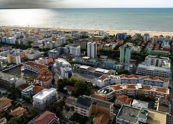 Luminous Flat In With Garden *